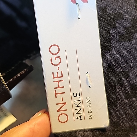 Lane Bryant women's size  22 stretch ankle pants. Black/blue houndstooth NWT. - Picture 8 of 9